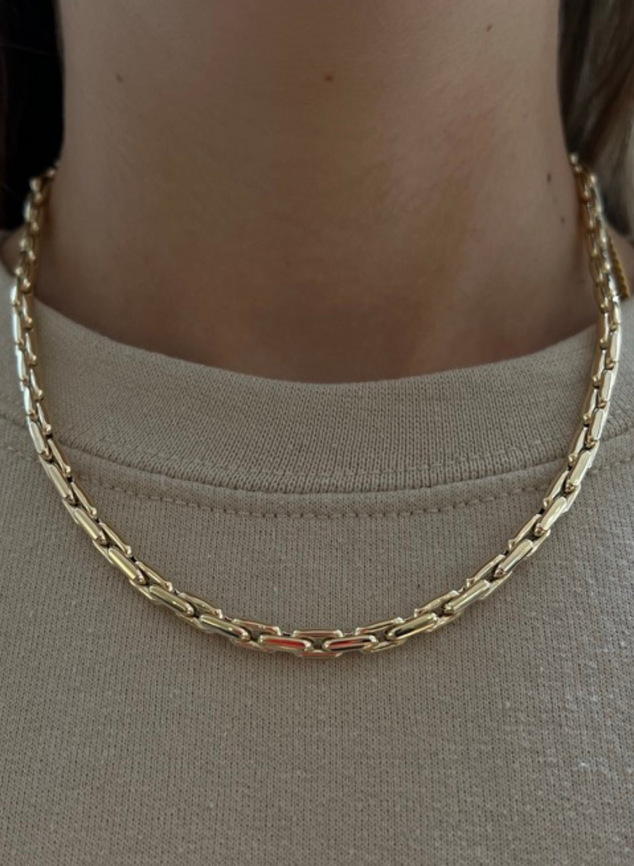 HOLLOW INDENTED PAPERCLIP NECKLACE