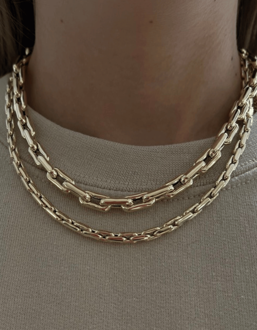 HOLLOW INDENTED PAPERCLIP NECKLACE